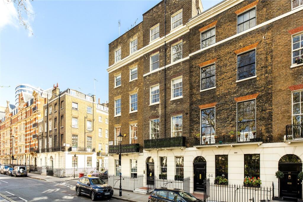 3 bedroom maisonette for sale in Connaught Square, Hyde Park, London, W2